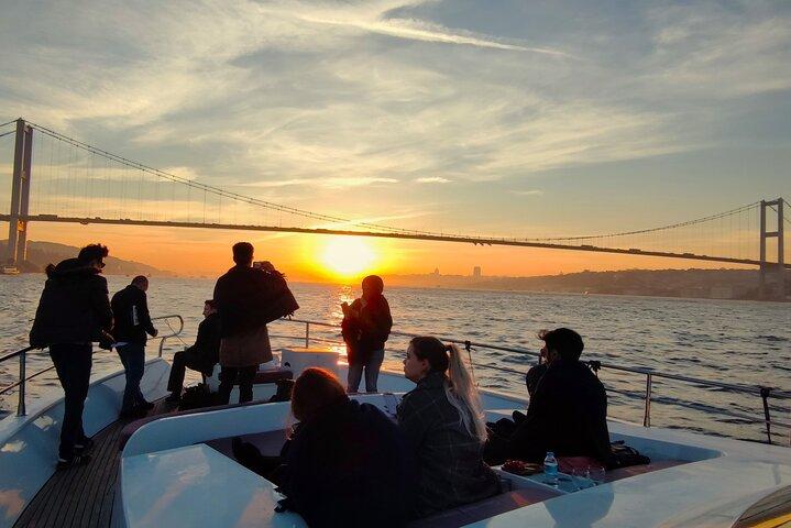 Majestic Istanbul: Walking Tour & Sunset Cruise on the Bosphorus