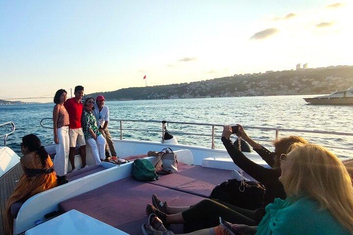 Majestic Istanbul: Walking Tour & Sunset Cruise on the Bosphorus