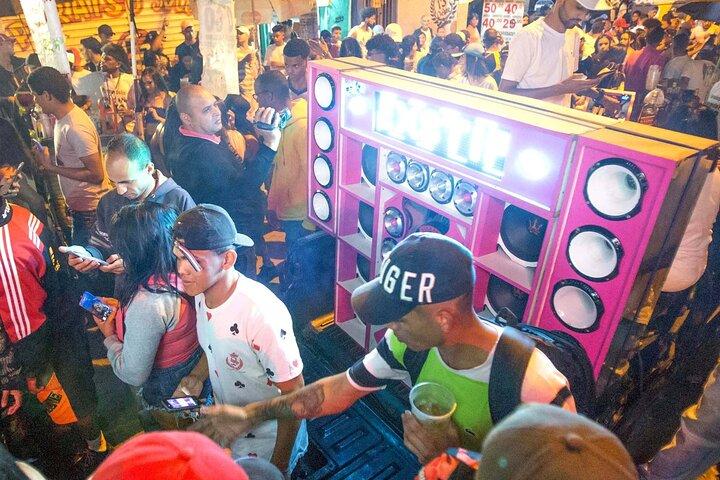 Festa Baile Funk nas Favelas do Rio de Janeiro