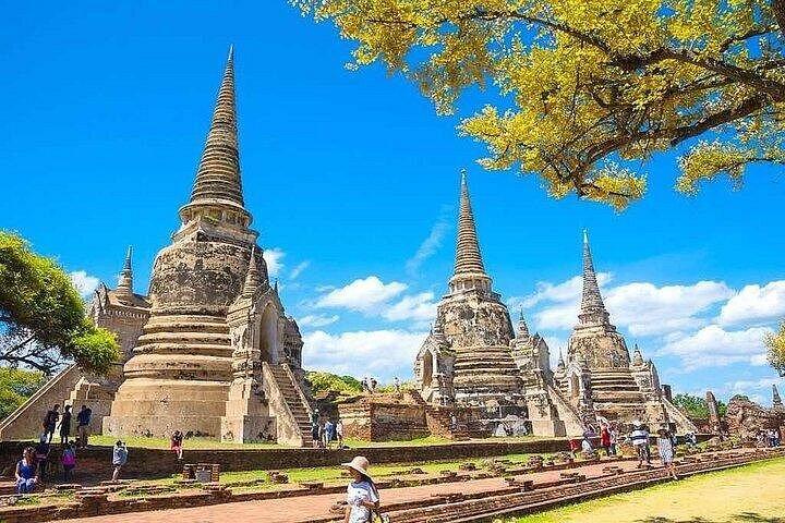 アユタヤの有名な寺院でのファンキーフロッギートゥクトゥク体験