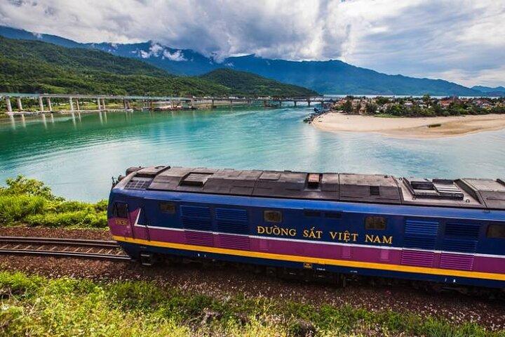 Visite de la citadelle de Hue en train authentique via le col Hai Van depuis Da Nang