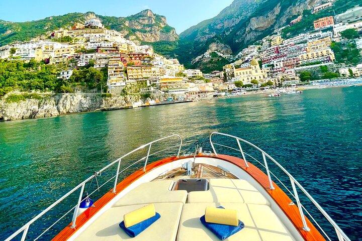 Passeio de barco privado de meio dia pela Costa Amalfitana