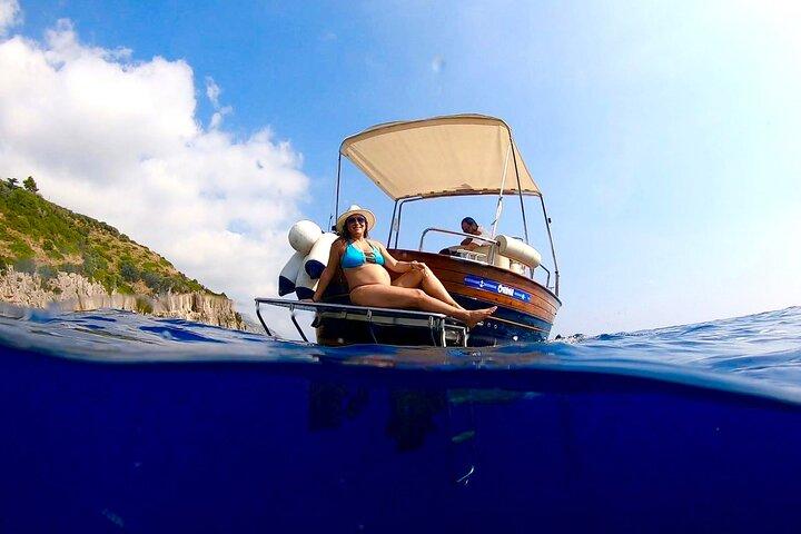 Passeio de barco privado de meio dia pela Costa Amalfitana