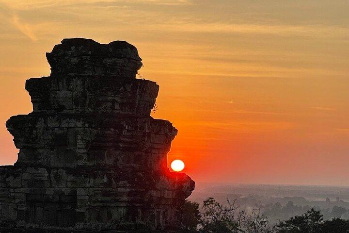Exploring the Ancient Wonders of Angkor Wat with sunset backheng
