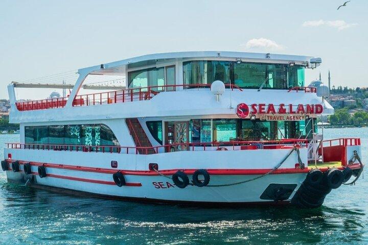 Tour en barco por el Bósforo en Estambul