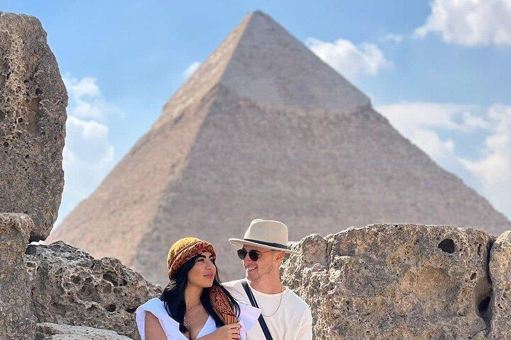 Private Layover Tour in Giza Pyramids, Sphinx & Egyptian Museum