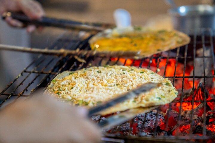 Tour serale dello street food di Saigon con 6 piatti