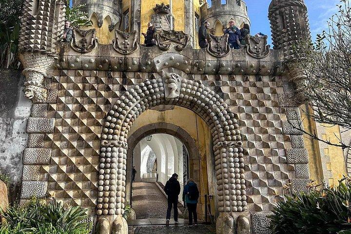リスボン：シントラ、カボ・ダ・ロカ、カスカイスプライベートツアー