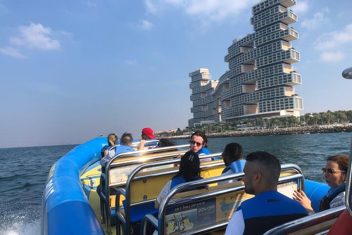Speedboat Dubai: 60 Mins Guided Burj Al Arab & Atlantis Tour