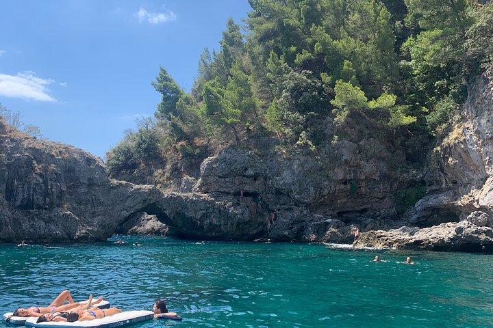 Costa Amalfitana desde el mar: Experiencia en barco privado
