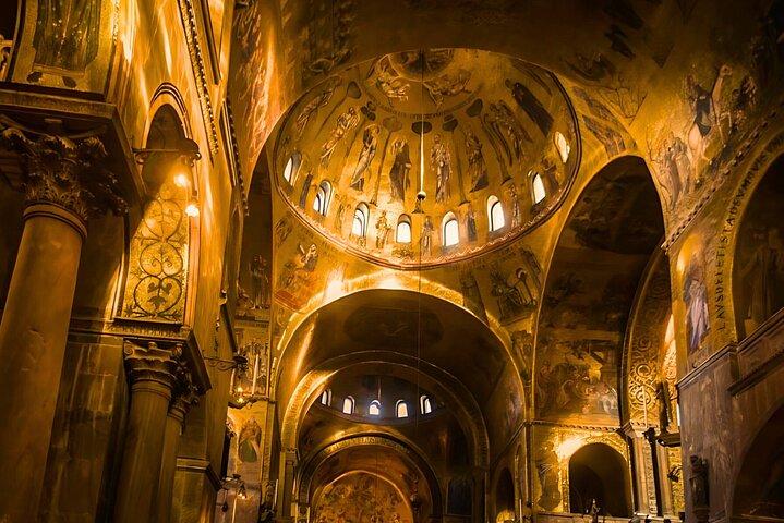 ヴェネツィアの聖マルコ大聖堂-ローマ帝国の遺産™