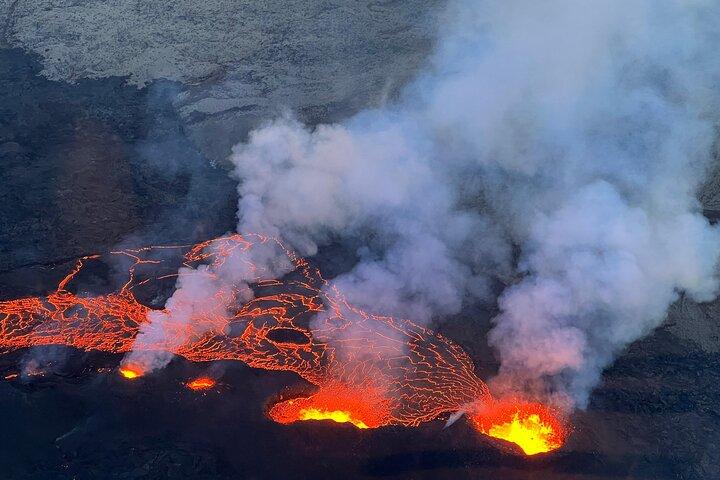 アイスランド火山噴火地域ヘリコプターツアー（レイキャビク発）