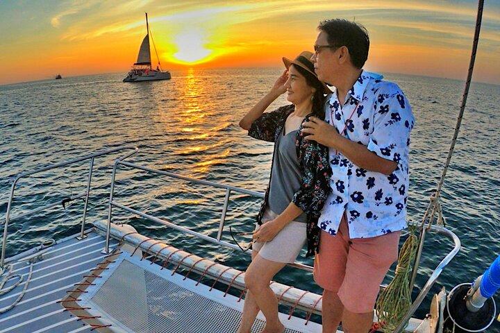 Phuket: viagem à Ilha Coral e cruzeiro ao pôr do sol em catamarã Yatch