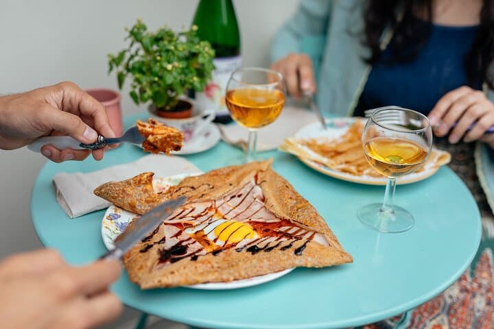 Montmartre Private Food Walking Tour With Locals: The 10 Tastings