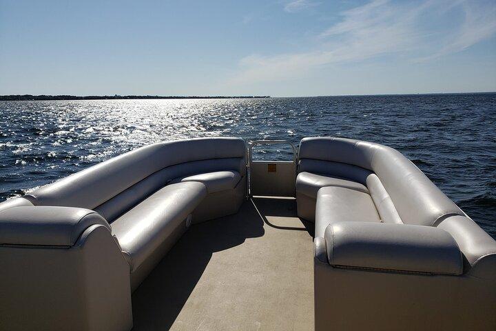 Aluguer de barco Pontoon de 9 Horas em Navarra, FL Relaxe e Explore a Costa