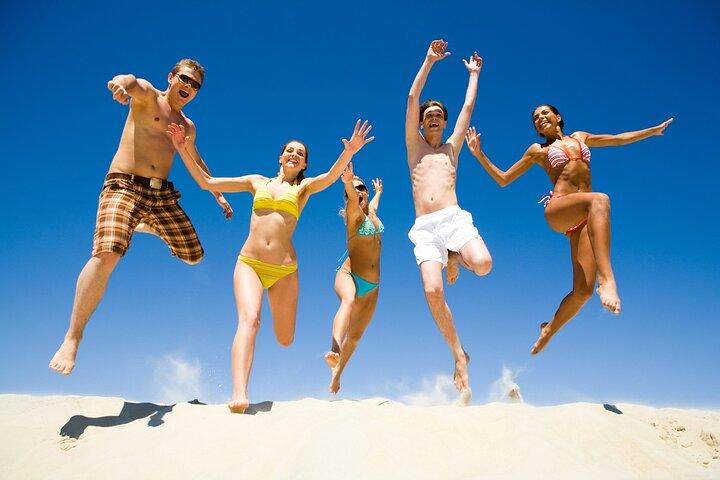Surf & sol: Surfing lektion + Beach Hopping sjov