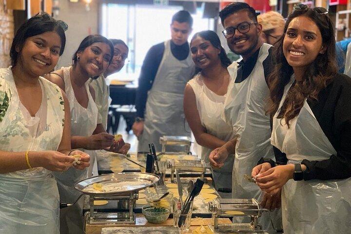 Corso di cucina pasta e tiramisù con vino a Venezia