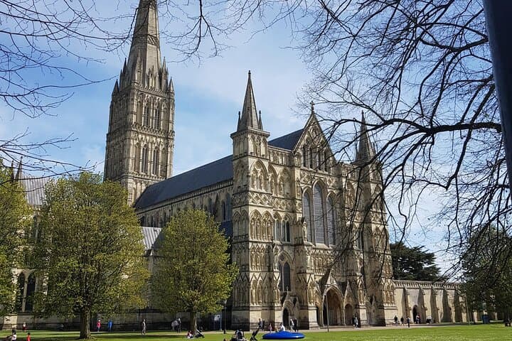Visit Stonehenge and Salisbury from Southampton