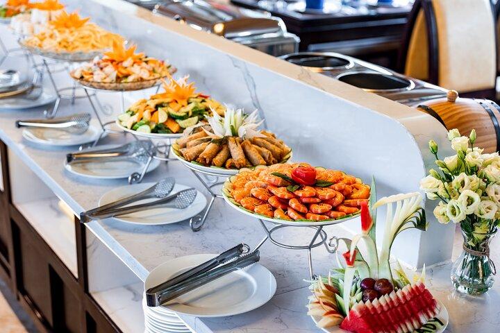 ハロン湾終日クルーズ – カヤック、水泳、ハイキング＆ランチ