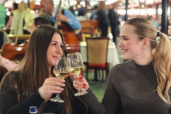Cruzeiro com degustação de vinhos e comidas no Danúbio