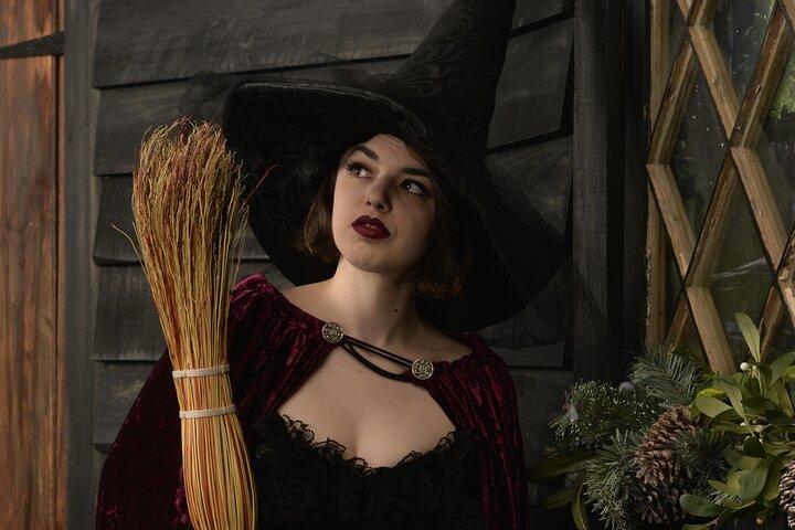 Immersive Costume Photography Salem MA Pequot House Velvet Parlor