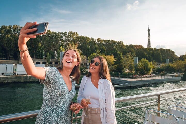 Seine River Evening Cruise with Music (Drink Options)