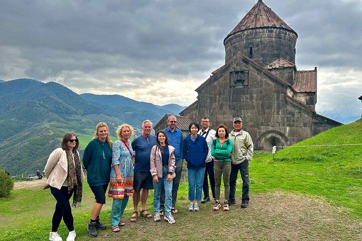 Tour guidato di un'intera giornata da Yerevan a Tbilisi con pranzo fatto in casa