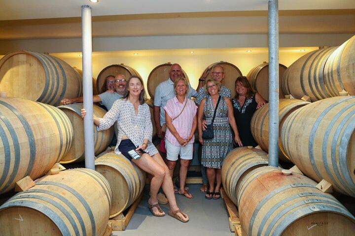 Historias del vino de Santorini: tour diurno con degustación y almuerzo