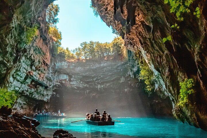 Kefalonia Highlights Tour : Melissani, Weingut & Myrtos Beach View