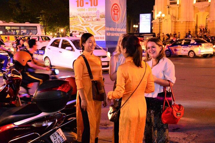 Hanoi Private Motorrad Essen Touren Geführt von Frauen
