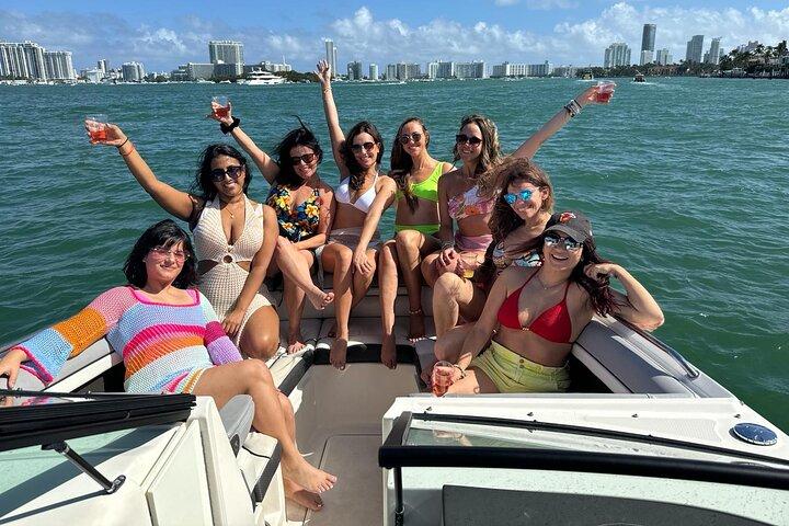 Miami Private Bootsvermietung mit Champagner, Sandbars und Schwimmmatte