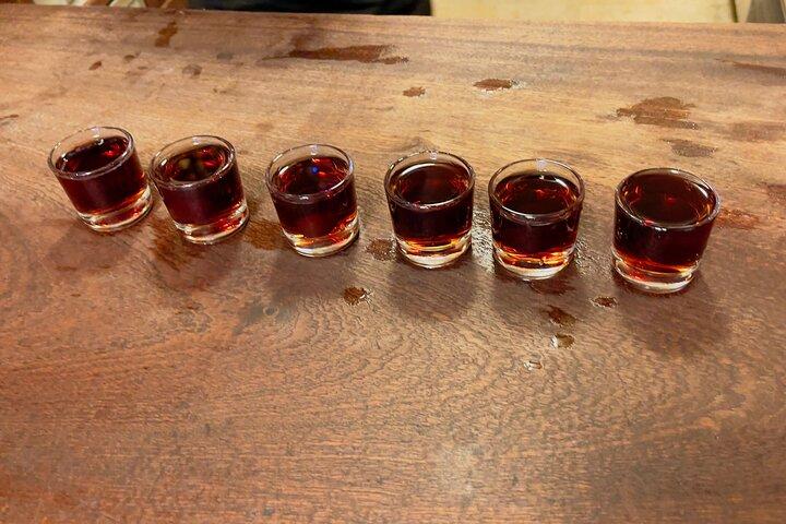 Private 6 or 10 Food Tasting and City Highlights Tour in Lisbon