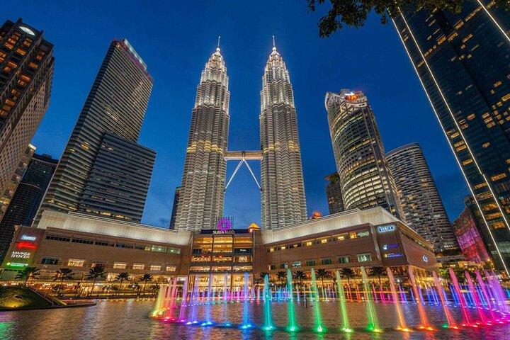 Excursão noturna privada em KL com KL Tower e Symphony Fountain Show