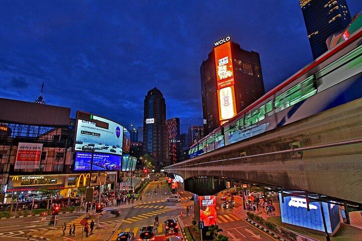 Private KL-Abendtour mit KL Tower und Symphony Fountain Show