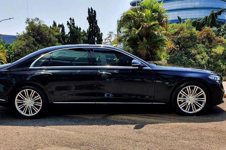 Huur een auto voor een hele dag Jakarta Mercedes E-Klasse (Executive Car)
