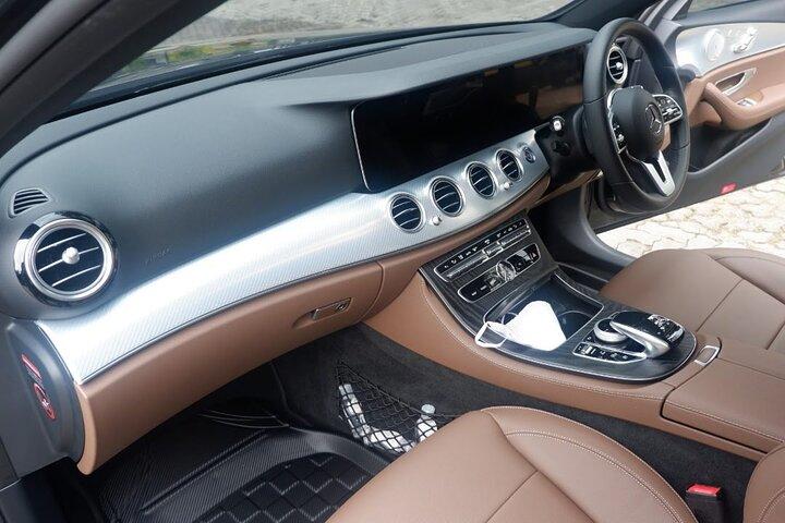 Huur een auto voor een hele dag Jakarta Mercedes E-Klasse (Executive Car)