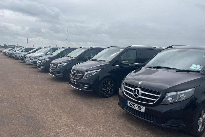 ロンドンヒースローからバースシティへのプライベートリムジン送迎サービス