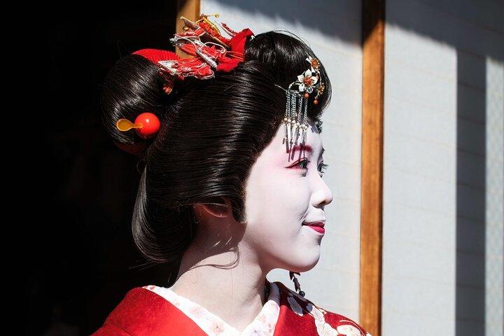 Tokyo Geisha Cultural Experience with Sake Tasting