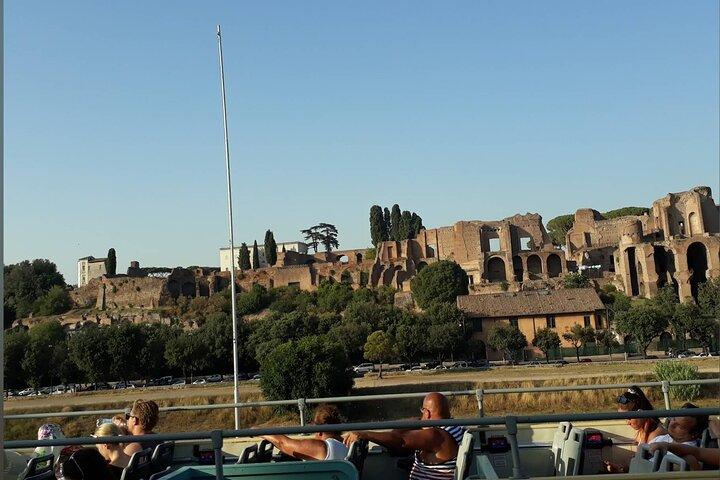 Visite officielle en bus touristique à arrêts multiples de Rome