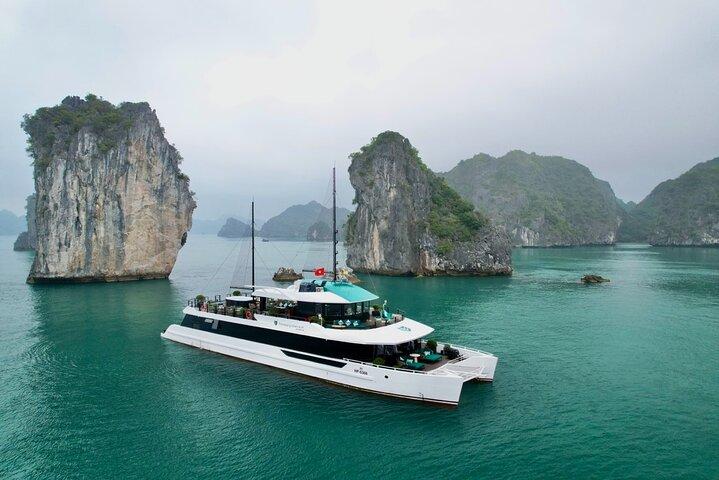 Halong Bay und Lan Ha Bay Tagesausflug auf 5 Sterne Premium Kreuzfahrt