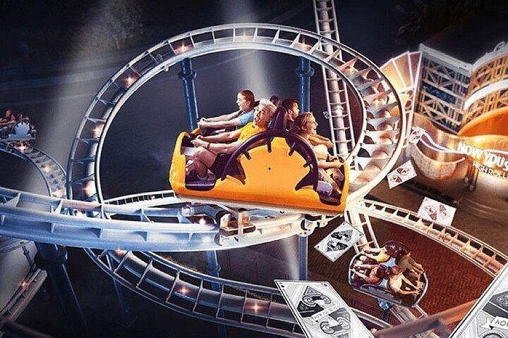 ドバイ：モーションゲイツ テーマパークへのプライベート車両による送迎