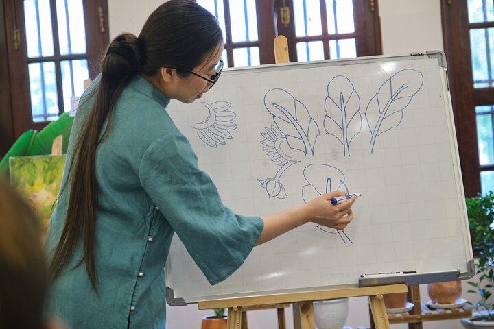 Malen & personalisieren Sie ein vietnamesisches Non La mit traditioneller Volkskunst