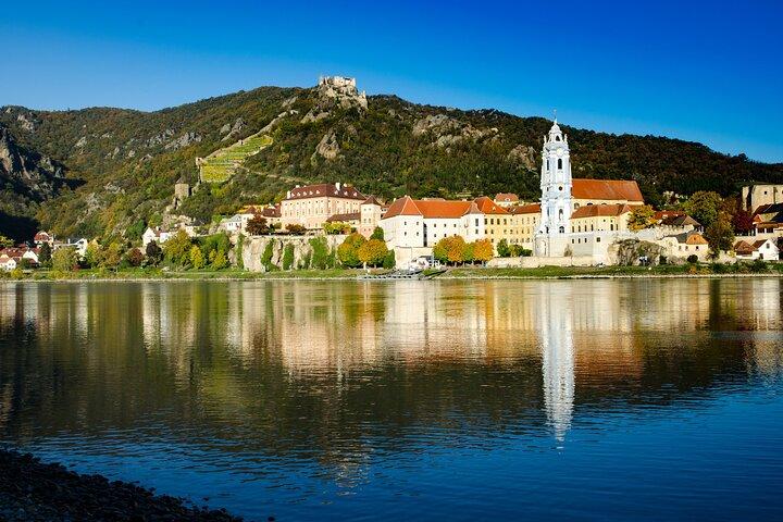 Melk, Wine & Dürnstein: ウィーン発ヴァッハウ・プライベートツアー
