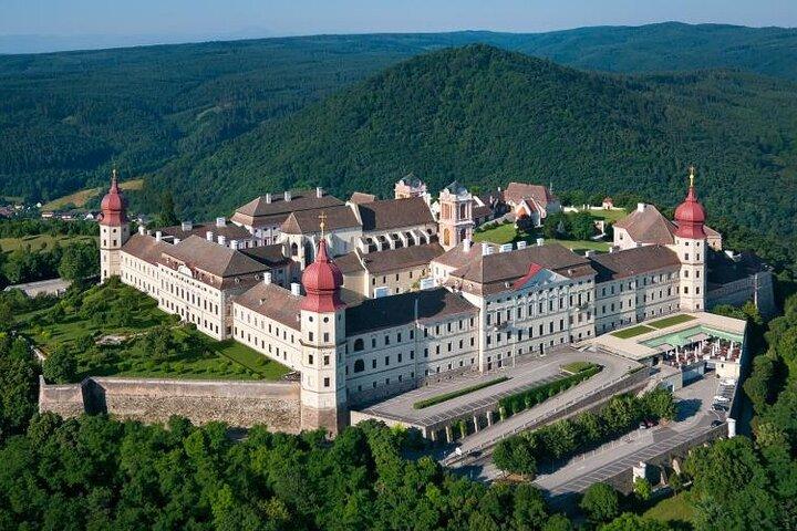 Melk, Wine & Dürnstein: ウィーン発ヴァッハウ・プライベートツアー