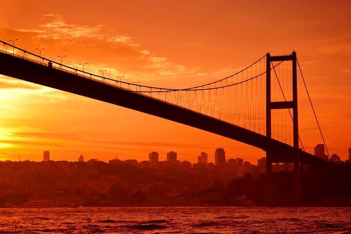 Istanbul Bosphorus Sunset Yacht Cruise with Snack and Refreshment