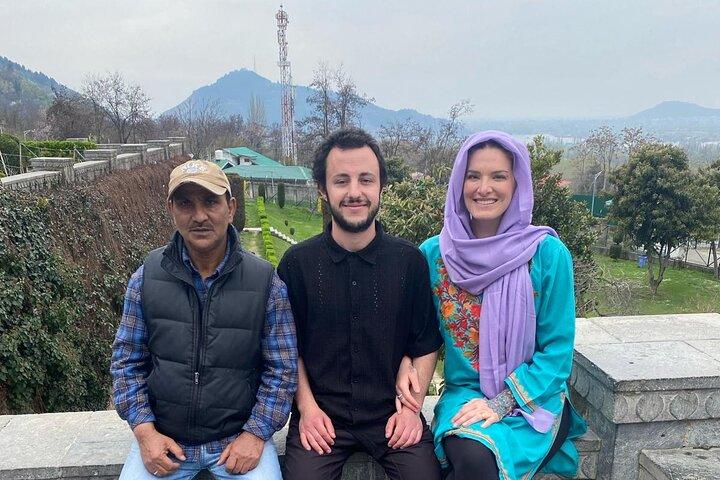 Srinagar- Transfers + Hotel + Sightseeing