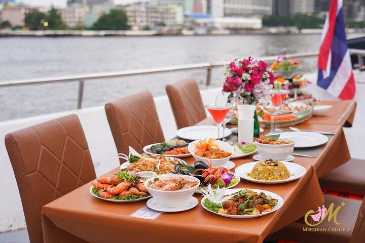 Crucero con cena por el meridiano de Bangkok desde ICONSIAM