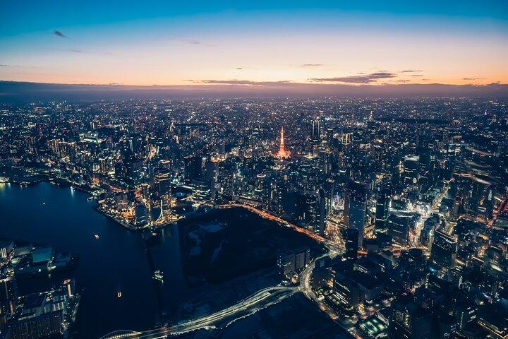 Atardecer en Tokio y vuelo nocturno en helicóptero (30 - Min/5Pax)