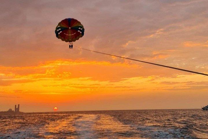 Jumeirah View Parasailing in Dubai