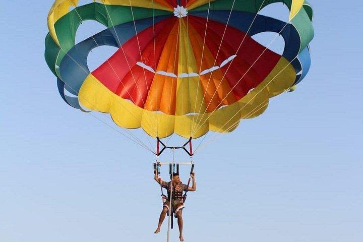 Jumeirah View Parasailing in Dubai